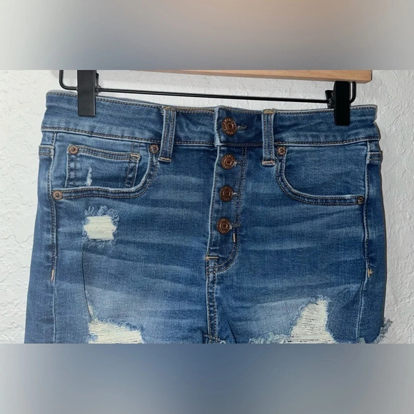 American Eagle Hi-Rise Shortie Jean Shorts, Size 2 - Picture 3 of 8